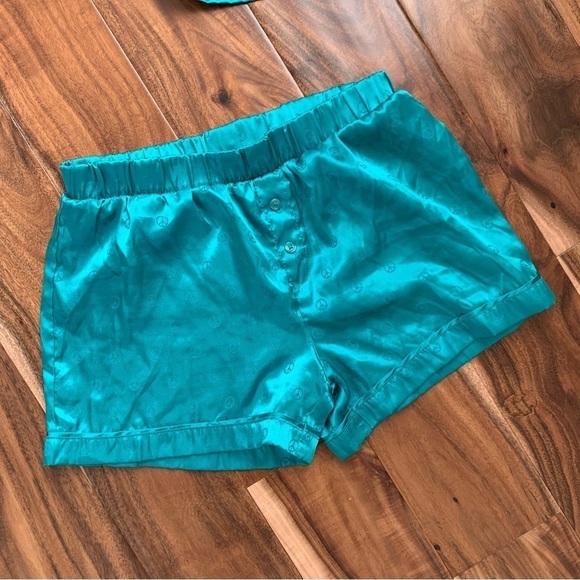 More than Magic Vintage Peace Sign Print Short Button Down Pajama Set XS - Picture 5 of 10